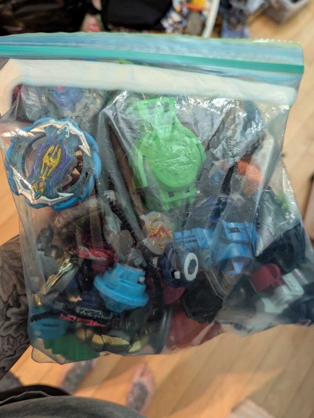 Mixed Blue and Green Beyblade Spinning Top Toy Parts